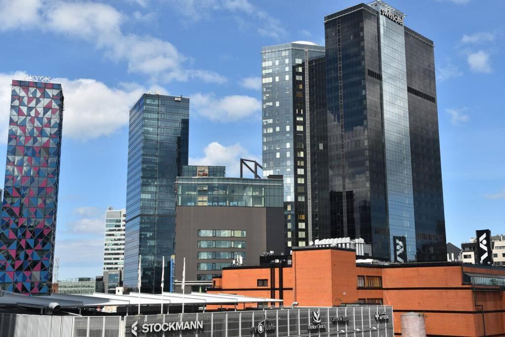 Kahe Magamistoaga Ja Suure Elutoaga 3-Toaline Korter Vaatega Tallinna Aerikeskusele Bagian luar foto