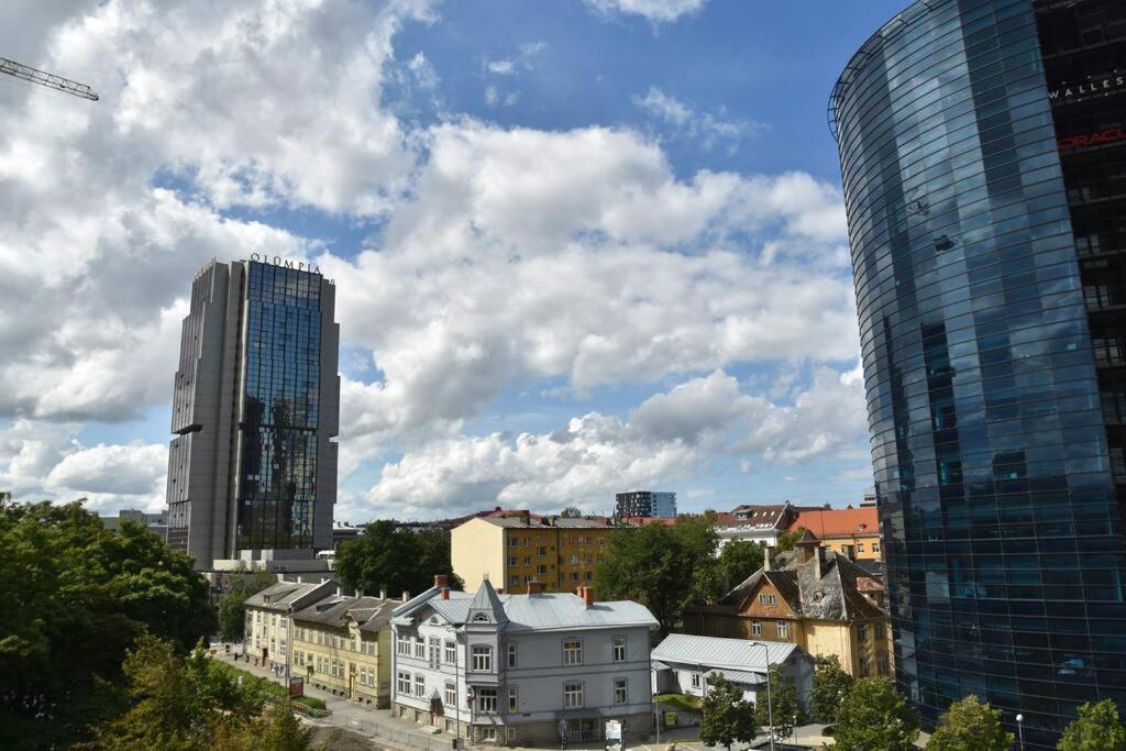Kahe Magamistoaga Ja Suure Elutoaga 3-Toaline Korter Vaatega Tallinna Aerikeskusele Bagian luar foto
